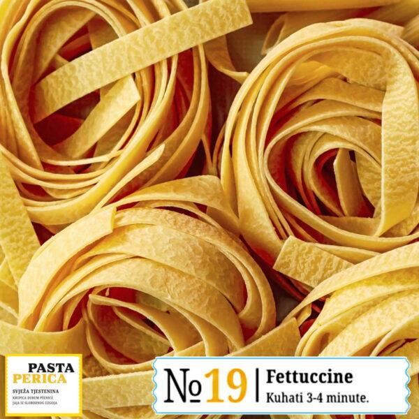 Fettuccine su pasta-tjestenina odnosno rezanci koji zbog svog oblika je prikladna za za umake na bazı ribe i morskih plodova kao i umaka na bazi mesa